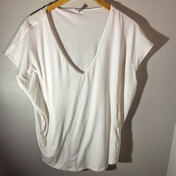 Under Armour Women's White V-Neck Dolman Sleeve T-Shirt - Picture 1 of 4